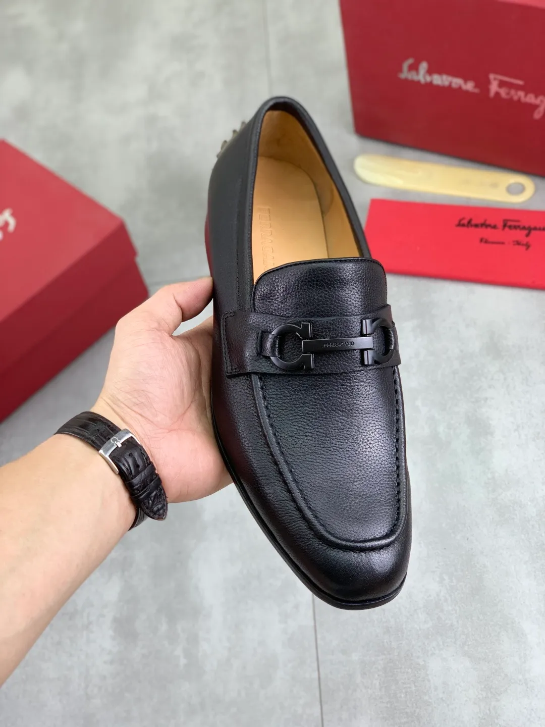Men's Men's Shoes 💰P560💰[New Style] Water-dyed Niuli 🆘[Salvatore Ferragamo] Ferragamo's latest casual business leather shoes for men! Listed simultaneously! The fabric is made of specially imported original calfskin, the lining is made of imported water-dyed cowhide, and the original combination outsole is absolutely luxurious and leads the fashion trend. Matching code: 39-44 (45 46 customized) 2️⃣ colors available